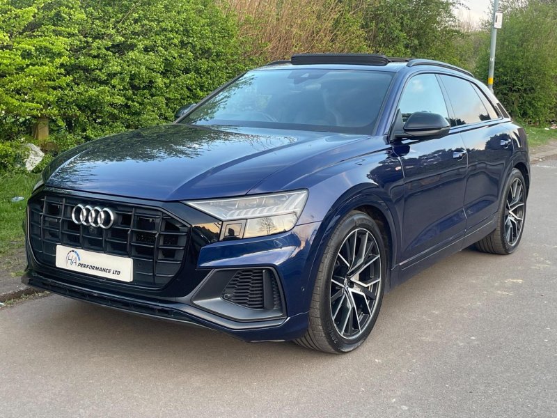 AUDI Q8