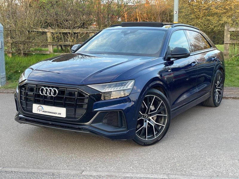 AUDI Q8