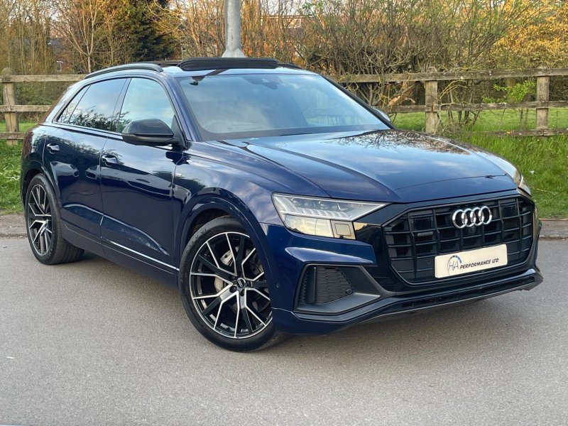 AUDI Q8