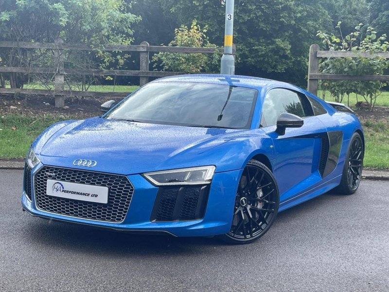 AUDI R8