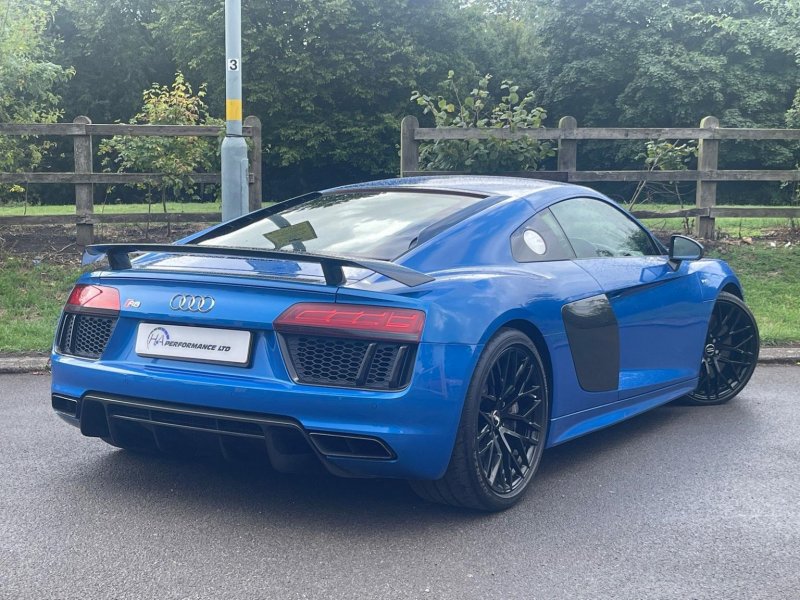 AUDI R8