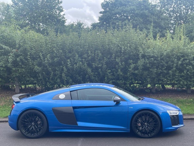 AUDI R8