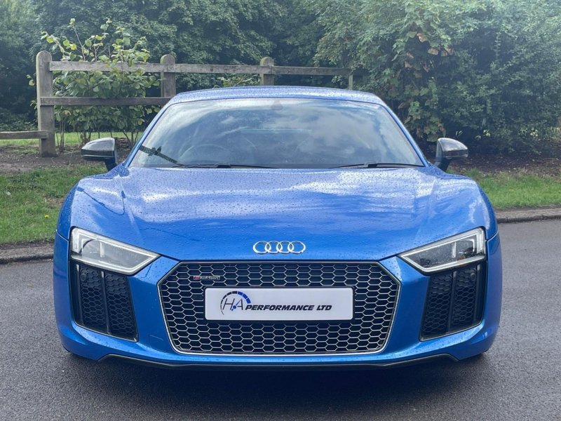 AUDI R8