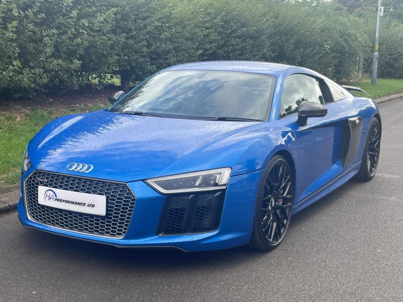 AUDI R8