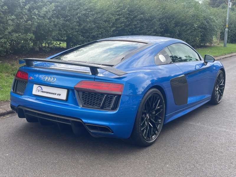 AUDI R8