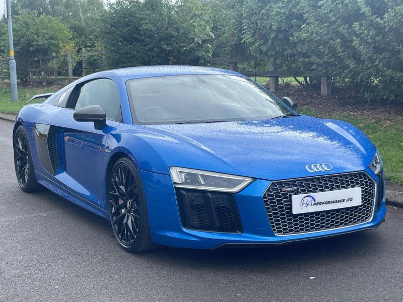 AUDI R8