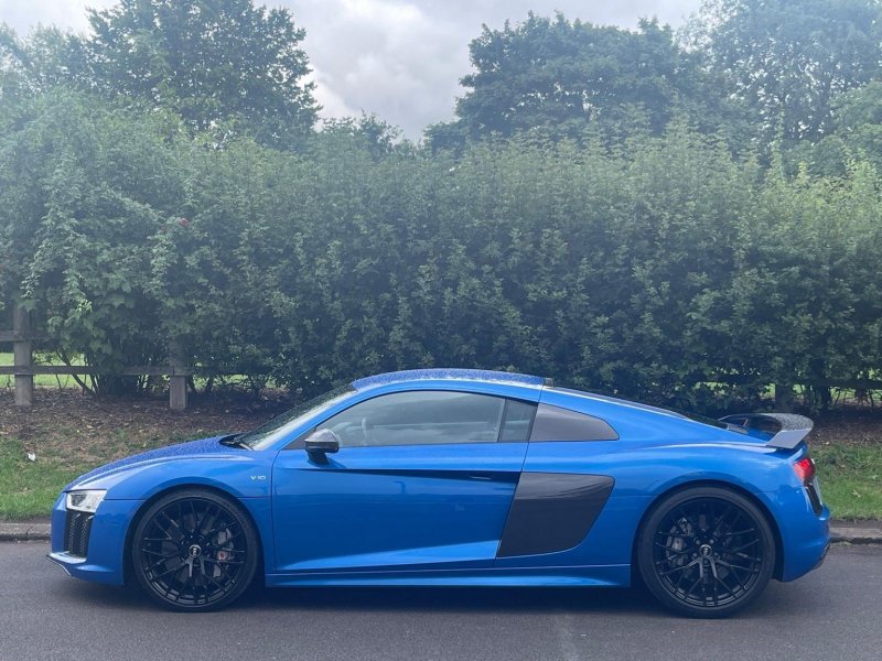 AUDI R8